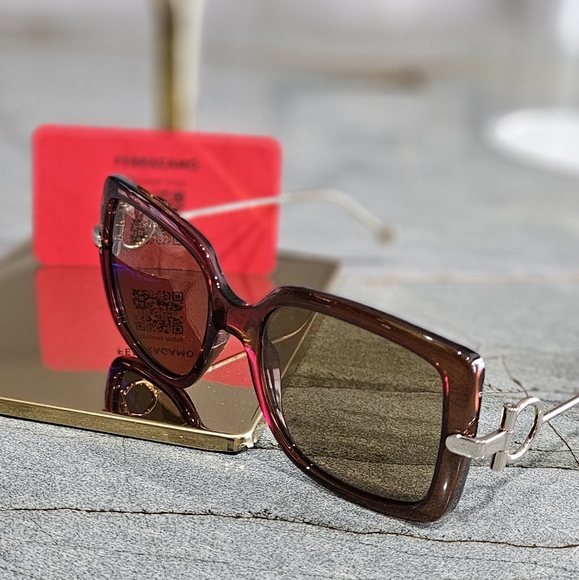 Salvatore Ferragamo Women's Sunglasses with Brown Frame NWT - Picture 13 of 16